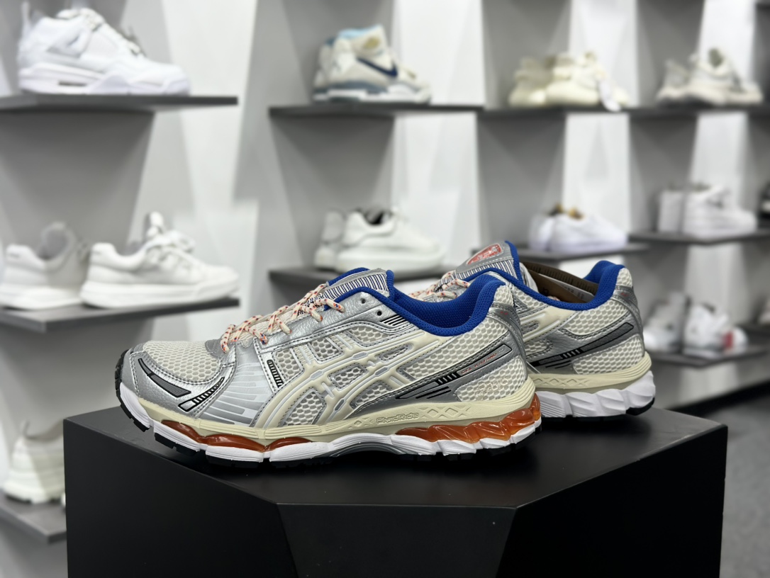 Asics Gel Kayano 12.1”Cream/Knicks”卡亚诺12.1代系列低帮跑步鞋“联名奶白金属银蓝橙”1203A555-101