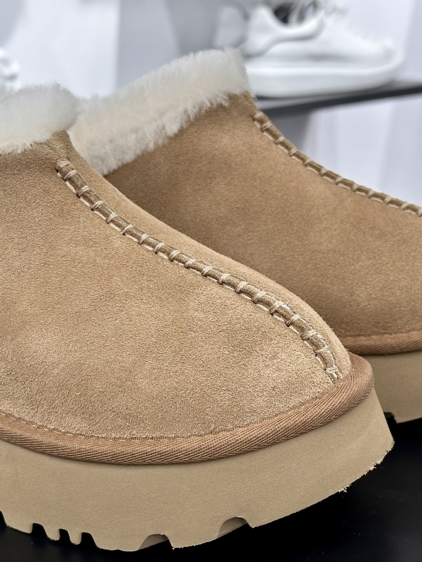 UGG W New Heights Cozy Clog 新高地缝线系列加厚坡跟款轻量化拖鞋“栗子棕加绒”1162510-CHE