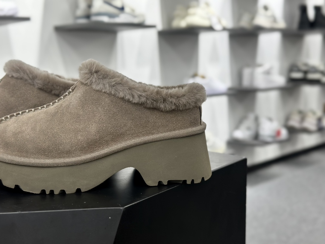 UGG W New Heights Cozy Clog 新高地缝线系列加厚坡跟拖鞋“桃木橄榄绿加绒”1162510-HCK