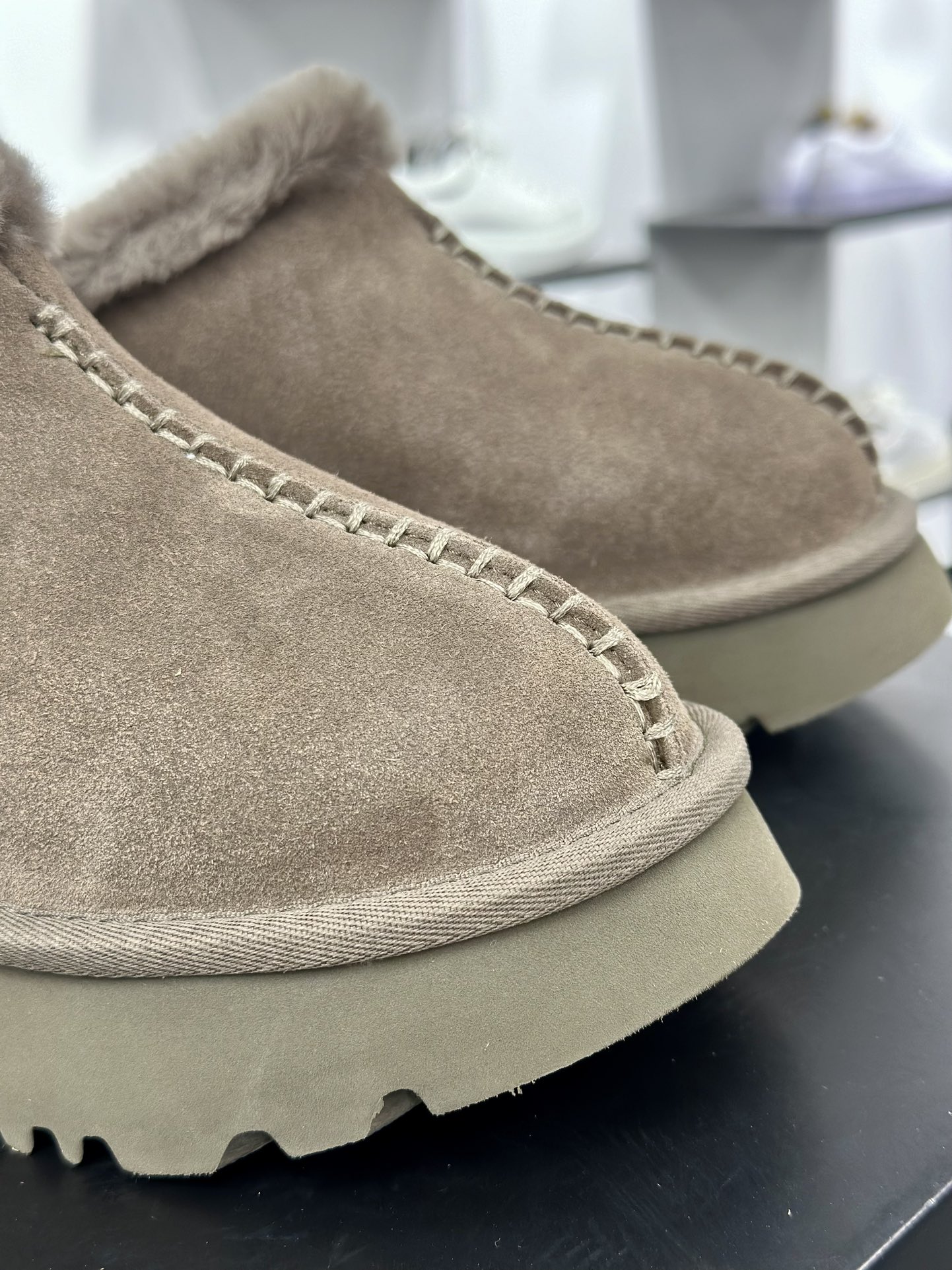 UGG W New Heights Cozy Clog 新高地缝线系列加厚坡跟拖鞋“桃木橄榄绿加绒”1162510-HCK