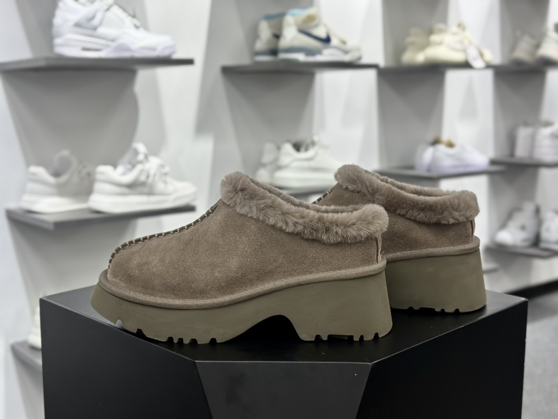 UGG W New Heights Cozy Clog 新高地缝线系列加厚坡跟拖鞋“桃木橄榄绿加绒”1162510-HCK