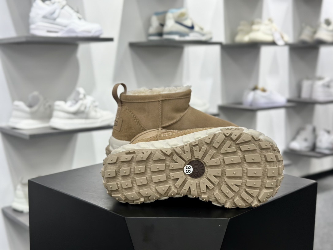 UGG W Venture Daze Ultra Mini 塔斯曼轮胎底系列增强加厚款短靴“栗子棕加绒”1158200-CTC