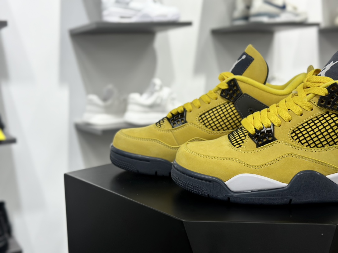 Travis Scott x Air Jordan AJ4 TS “黑黄电母 ” CT8527-700