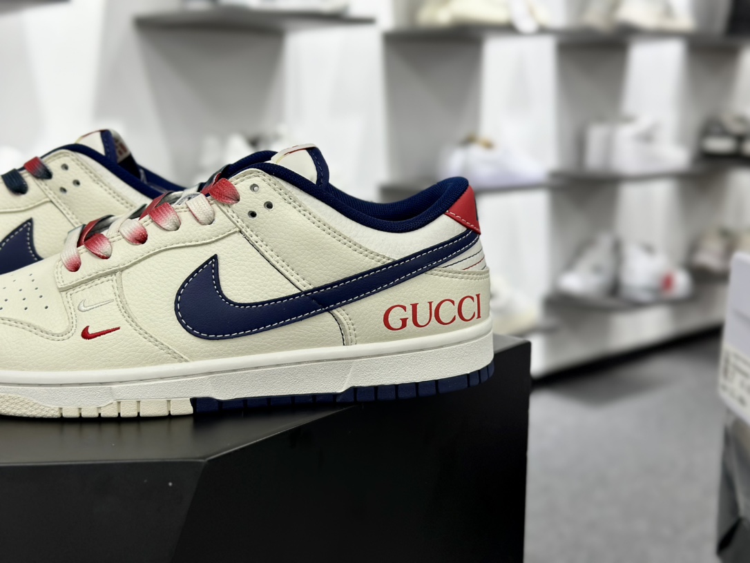 古驰Gucci x Nike SB Dunk Low”Esquisite Gucci”扣篮系列低帮滑板板鞋“联名米白渐变藏蓝红古驰”XY1688-003