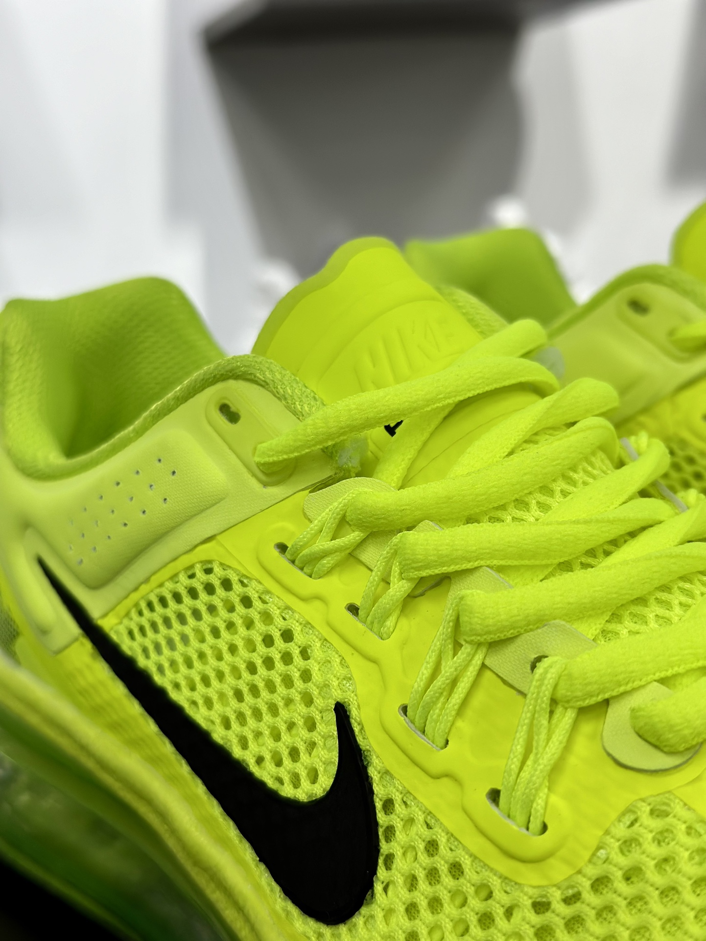 耐克Nike Air Max 2013”Volt”2013大气垫系列低帮慢跑鞋“网织荧光绿黑”HF3660-700