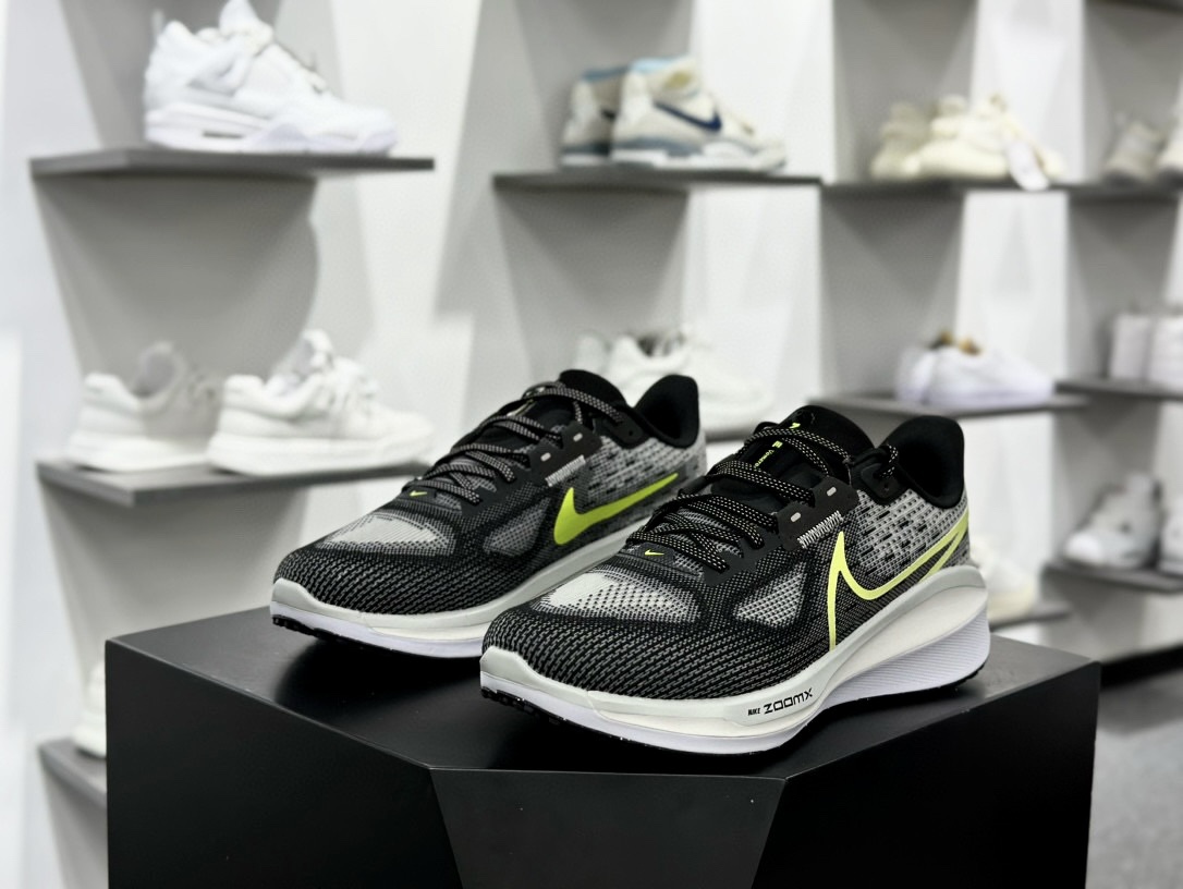 耐克Nike Vomero 17 ZoomX”Black White Gold”佛莫罗17代系列低帮跑步鞋“黑白金钩”FB1309-006