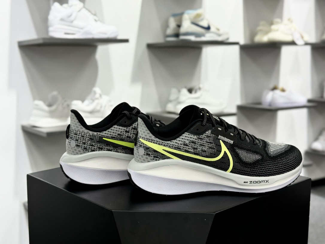 耐克Nike Vomero 17 ZoomX”Black White Gold”佛莫罗17代系列低帮跑步鞋“黑白金钩”FB1309-006