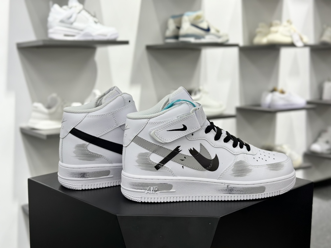 耐克Nike Air Force 1'07 Mid”Whit Grey/Black/Graffiti”空军一号板鞋“皮革白灰黑断钩涂鸦”CW2289-111