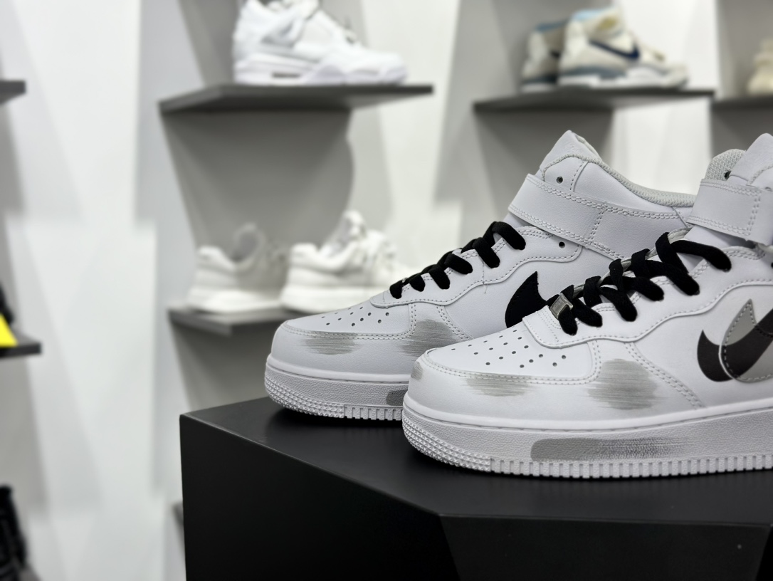 耐克Nike Air Force 1'07 Mid”Whit Grey/Black/Graffiti”空军一号板鞋“皮革白灰黑断钩涂鸦”CW2289-111