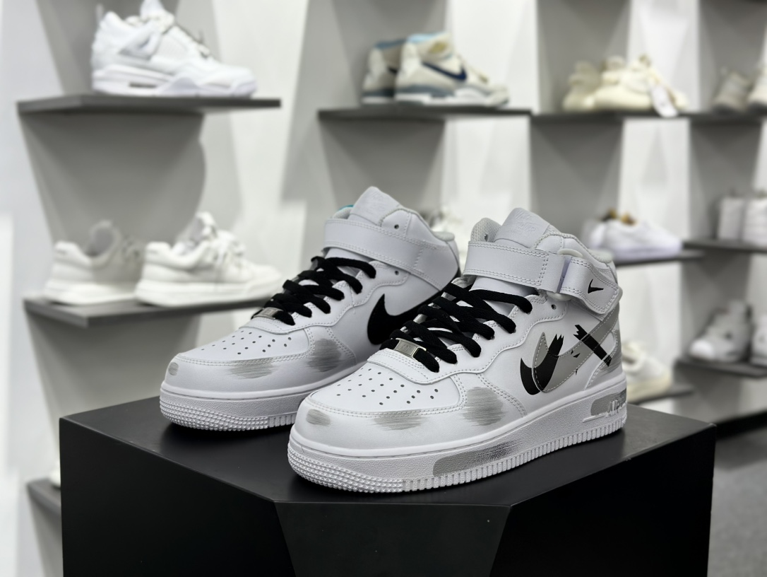 耐克Nike Air Force 1'07 Mid”Whit Grey/Black/Graffiti”空军一号板鞋“皮革白灰黑断钩涂鸦”CW2289-111