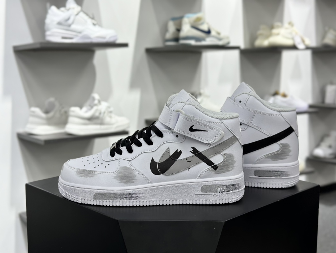 耐克Nike Air Force 1'07 Mid”Whit Grey/Black/Graffiti”空军一号板鞋“皮革白灰黑断钩涂鸦”CW2289-111