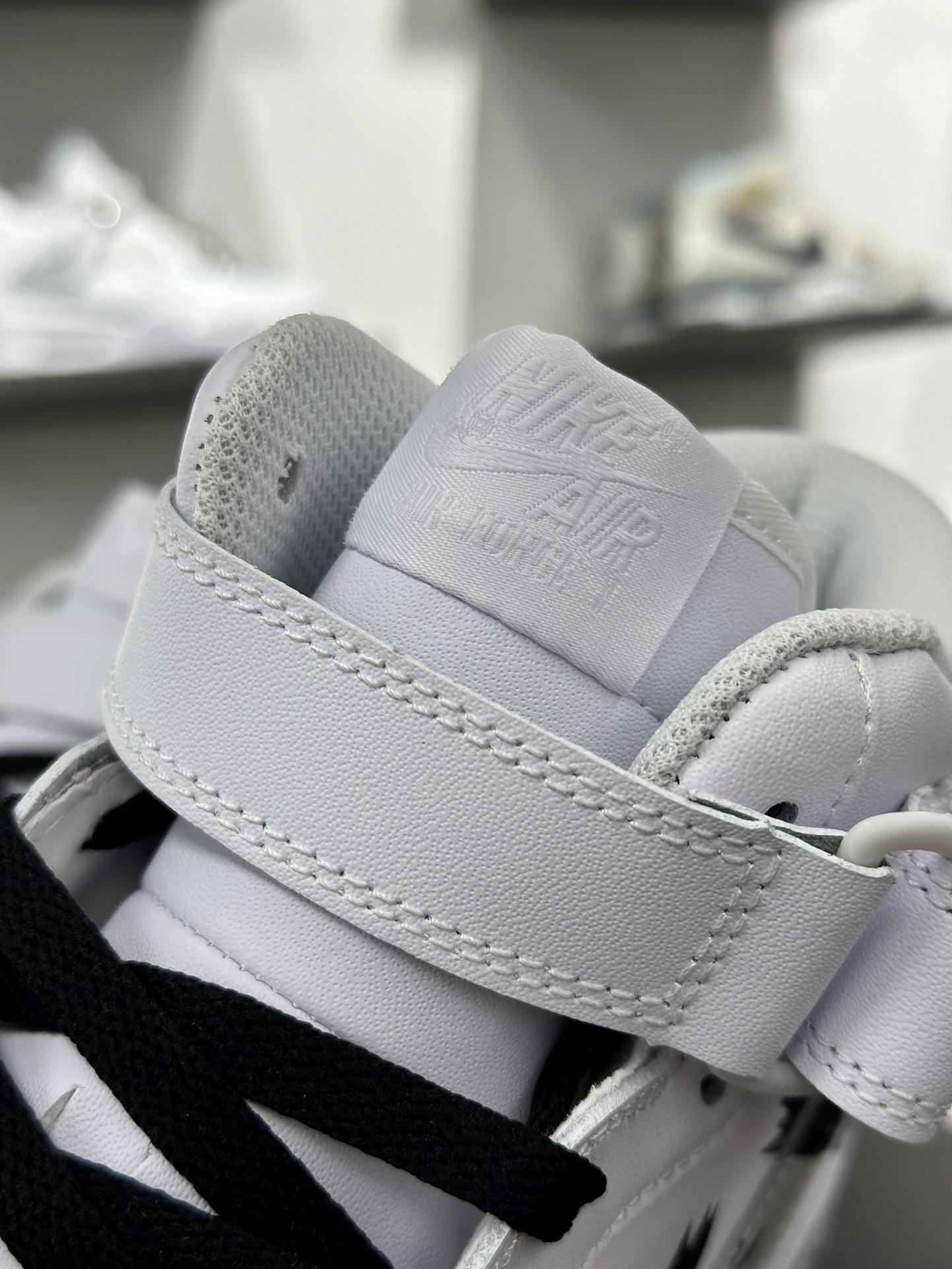 耐克Nike Air Force 1'07 Mid”Whit Grey/Black/Graffiti”空军一号板鞋“皮革白灰黑断钩涂鸦”CW2289-111