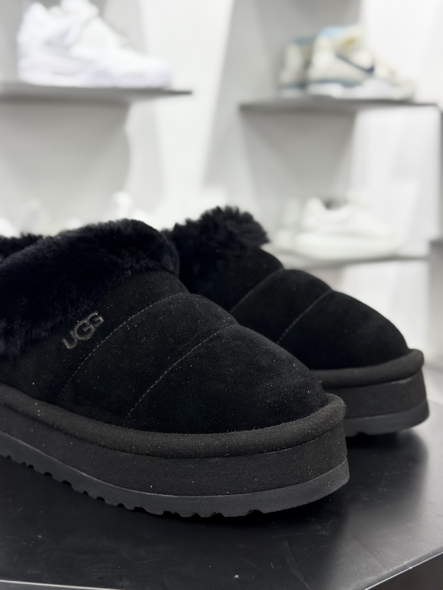 UGG W Classic Tazzlita 泰泽里塔系列增高加厚羊毛厚绒休闲运动雪地欧包面包鞋“黑色”1146390-CHE