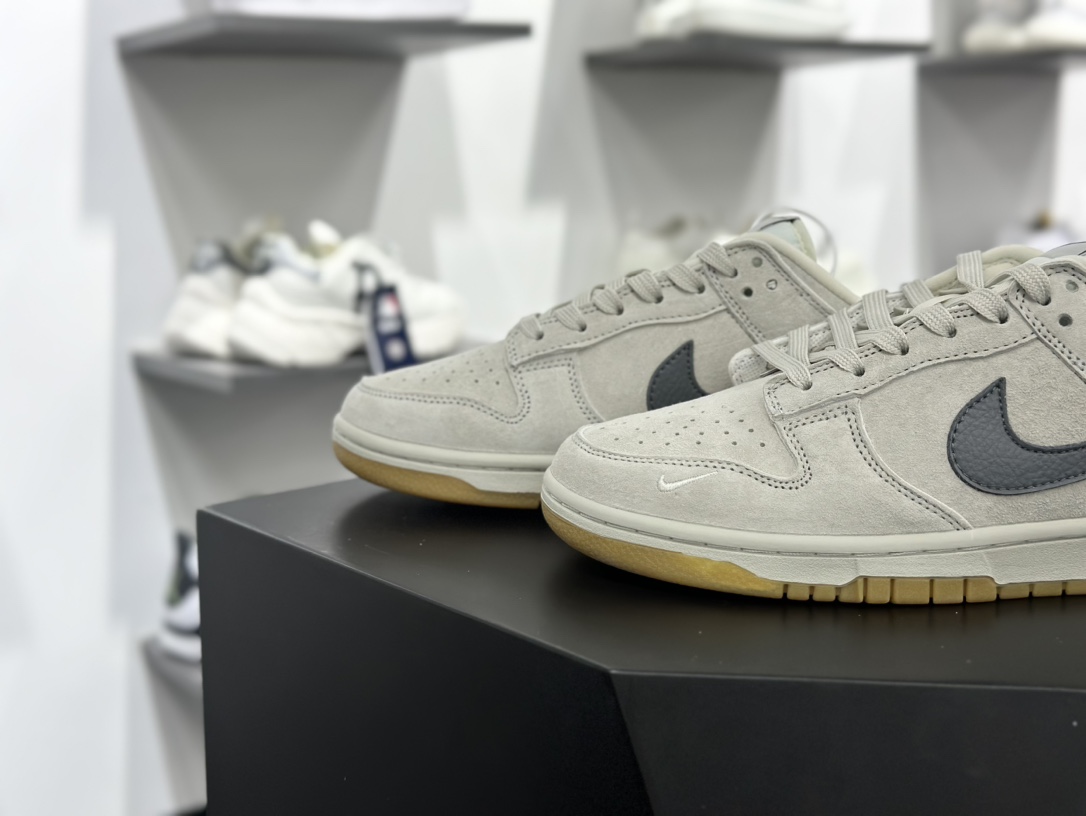 Travis Scott x Nike By You SB Dunk Low Retro SP扣篮系列低帮板鞋“TS联名米灰深灰鬼脸刺绣” KK1688-086