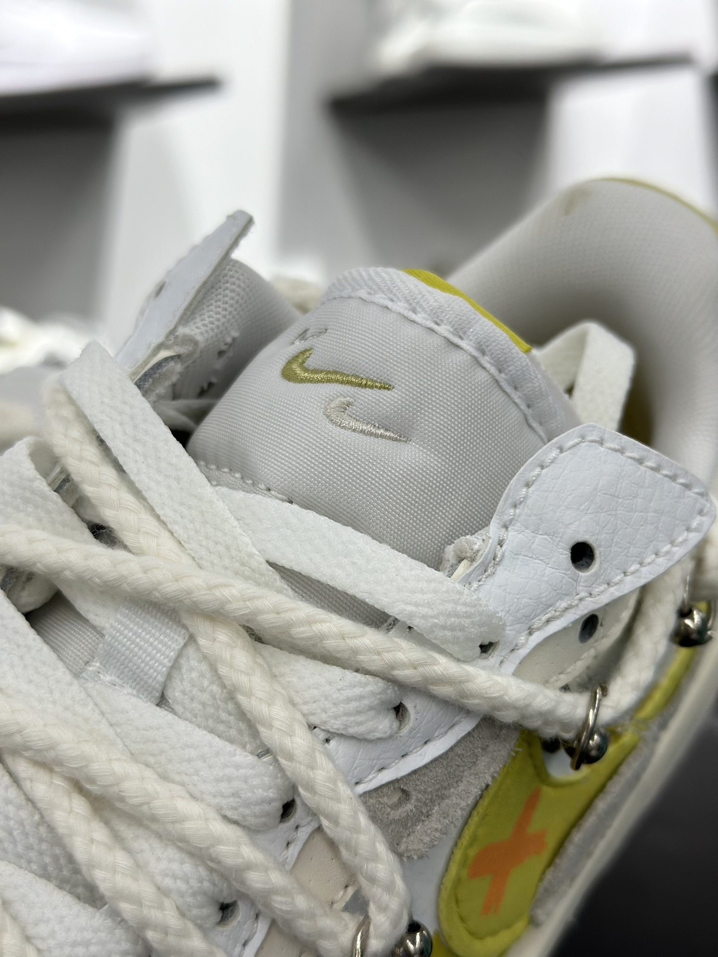 Nike Wmns Air Force 1 Fontanka”Beige/Grey/Yellow”空军一号错位解构系列低帮板鞋“米白浅灰黄笑脸涂鸦绑绳” DV6984-001