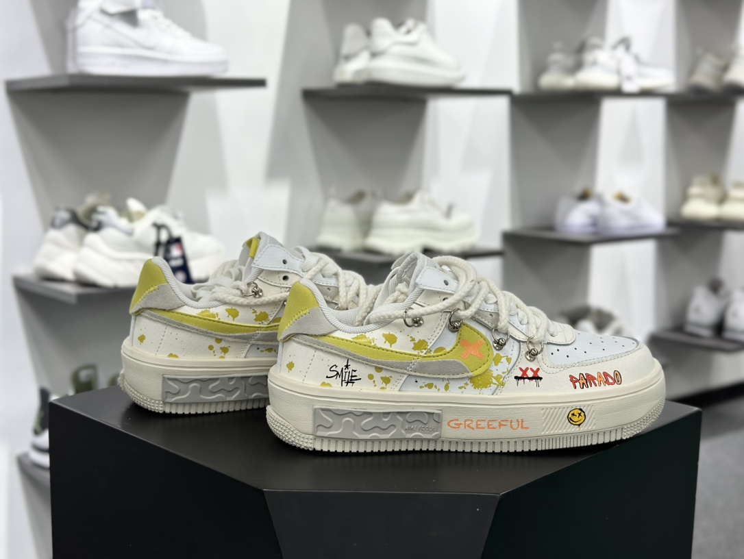 Nike Wmns Air Force 1 Fontanka”Beige/Grey/Yellow”空军一号错位解构系列低帮板鞋“米白浅灰黄笑脸涂鸦绑绳” DV6984-001