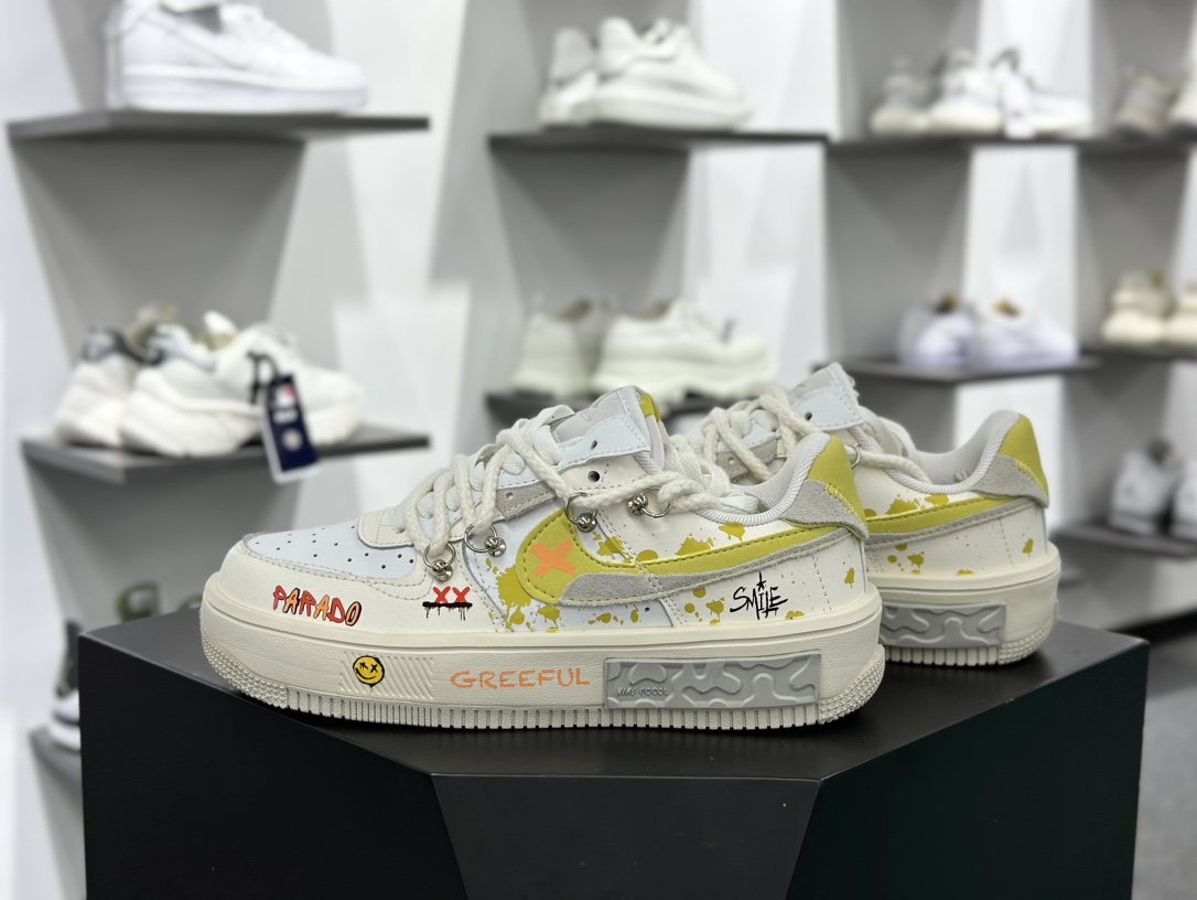 Nike Wmns Air Force 1 Fontanka”Beige/Grey/Yellow”空军一号错位解构系列低帮板鞋“米白浅灰黄笑脸涂鸦绑绳” DV6984-001