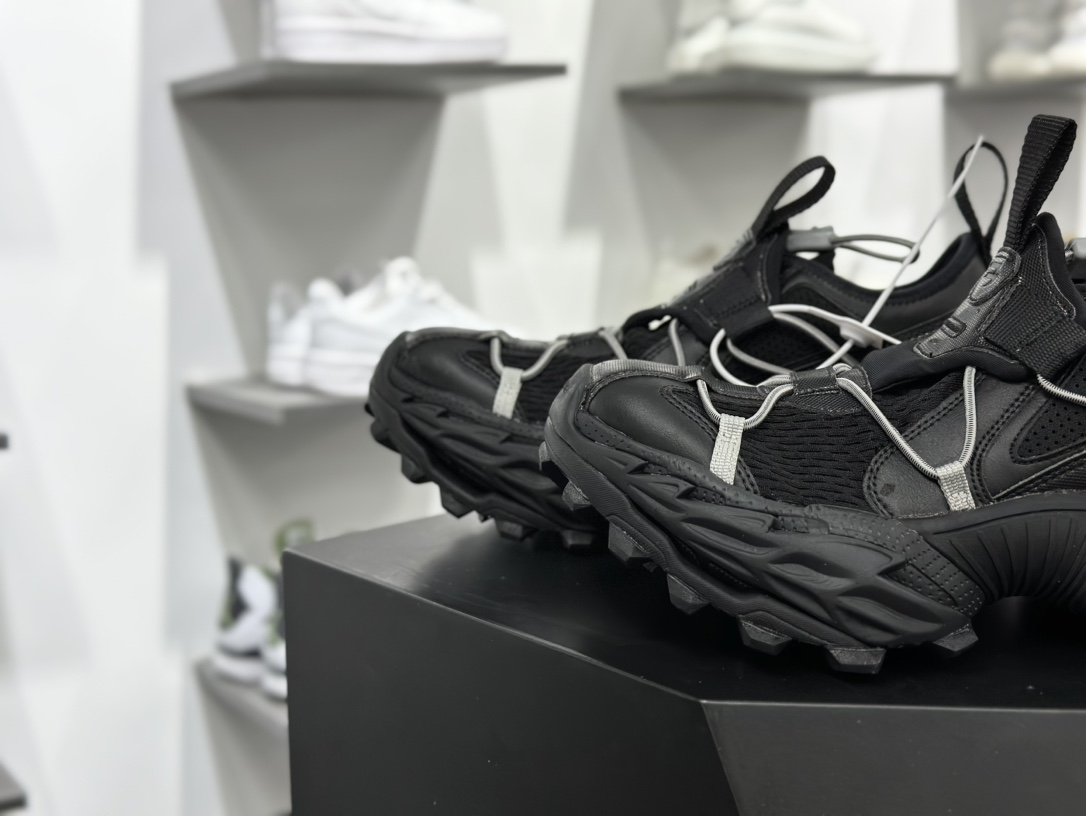 巴黎世家BALENCIAGA Hike Trail Sneaker 徒步旅行15代系列低帮慢跑鞋“黑银抽绳”804921 WHIKE 1000