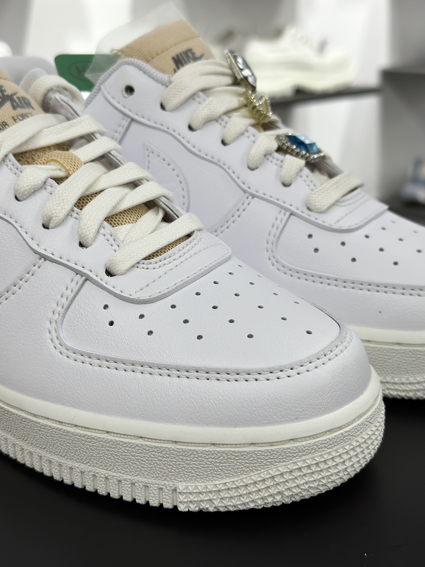 Nike Wmns Air Force 1 Low LX ”White/Bling”空军一号经典低帮板鞋“皮革白宝石大象纹钩子” CZ8101-100
