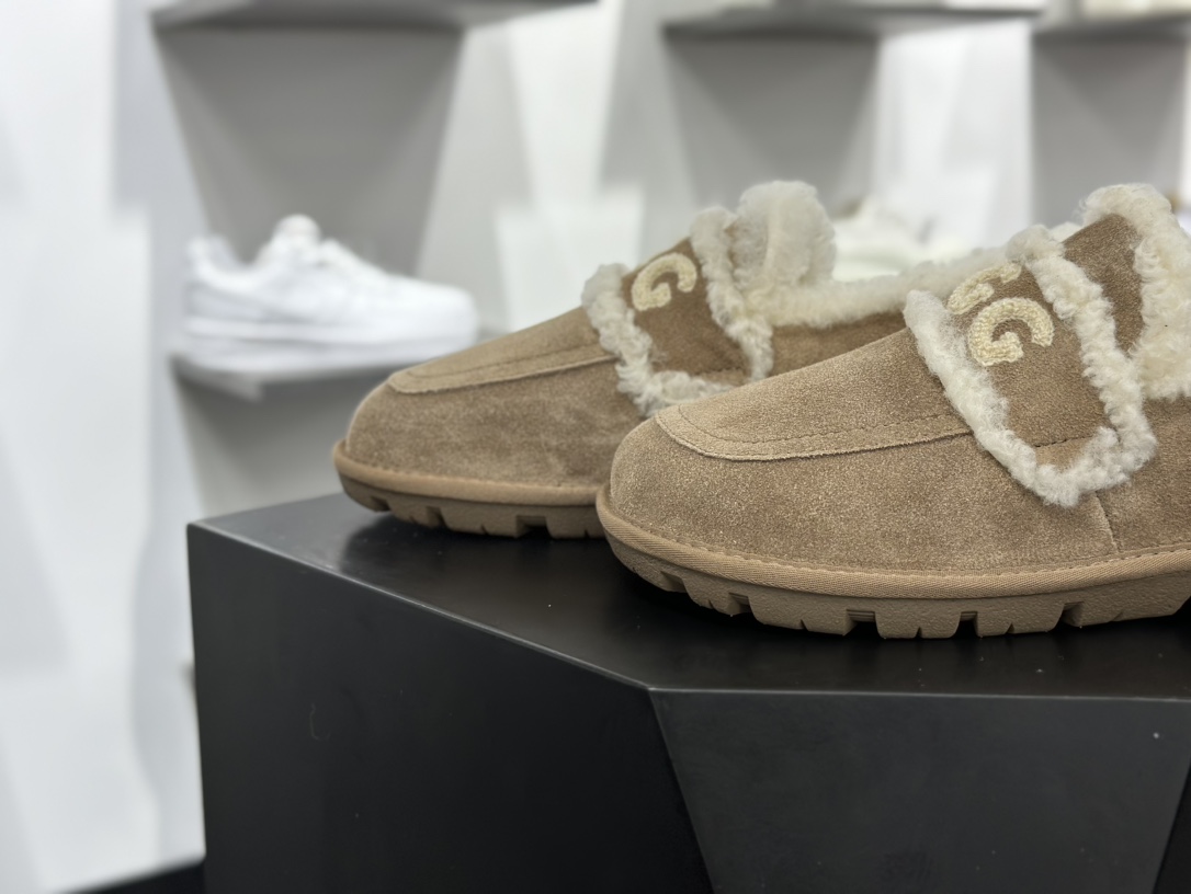 UGG Premium Chloe Fluffy Slippers 系列低帮时尚渔夫便鞋“灰棕棕加绒”OB938/BRO