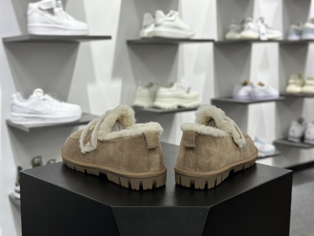 UGG Premium Chloe Fluffy Slippers 系列低帮时尚渔夫便鞋“灰棕棕加绒”OB938/BRO