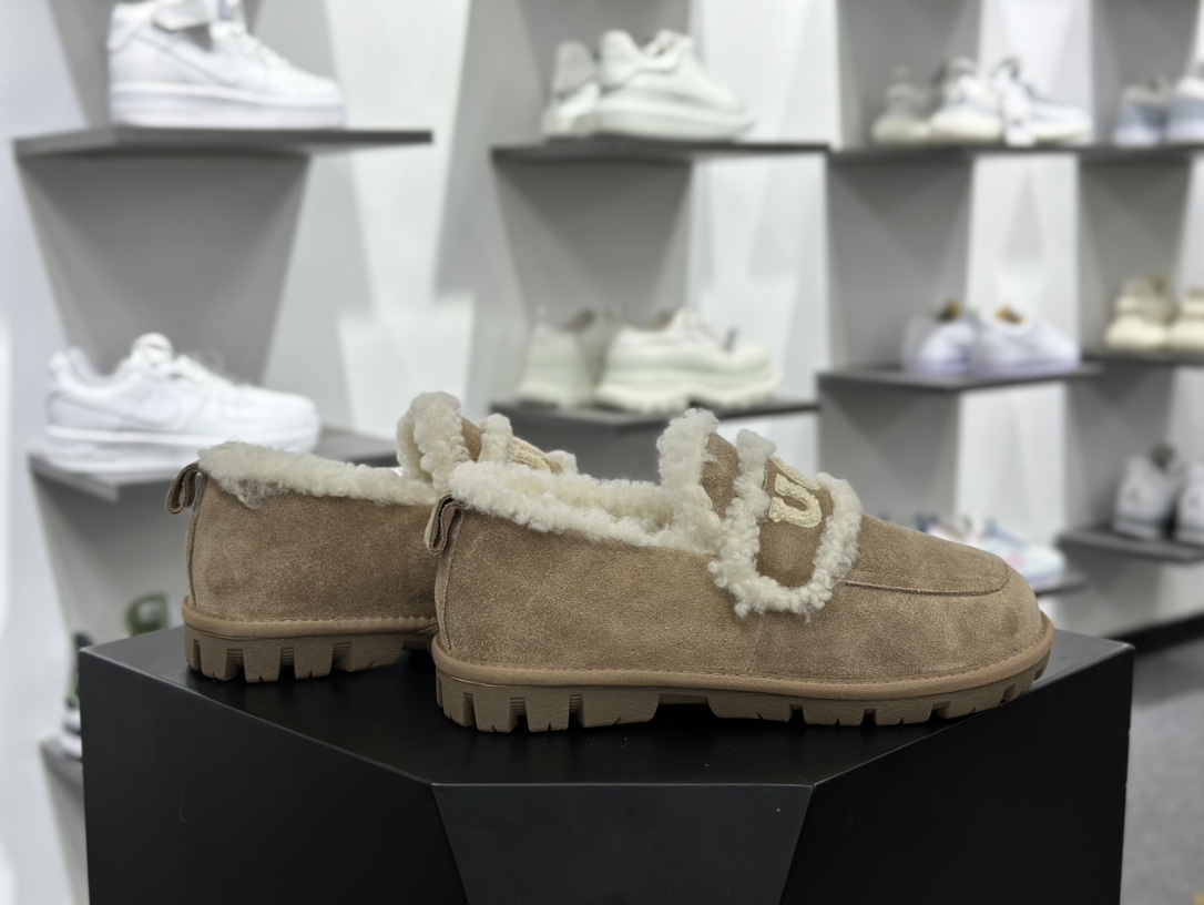 UGG Premium Chloe Fluffy Slippers 系列低帮时尚渔夫便鞋“灰棕棕加绒”OB938/BRO