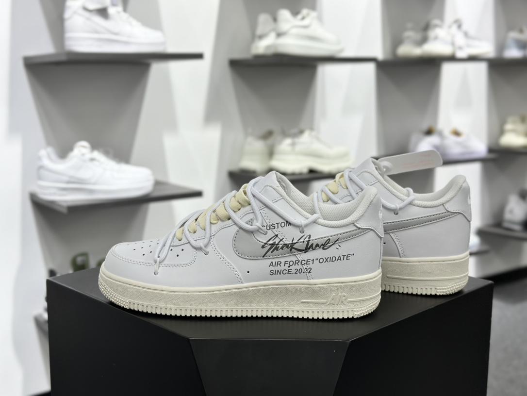 克Nike Air Force 1'07 Low Lot”OXIDATE”空军一号低帮经典板鞋“皮革白灰黑签名涂鸦绑绳”ZH0316-051