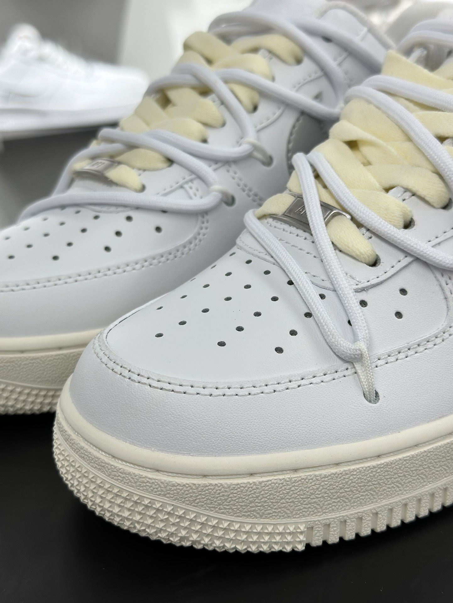 克Nike Air Force 1'07 Low Lot”OXIDATE”空军一号低帮经典板鞋“皮革白灰黑签名涂鸦绑绳”ZH0316-051