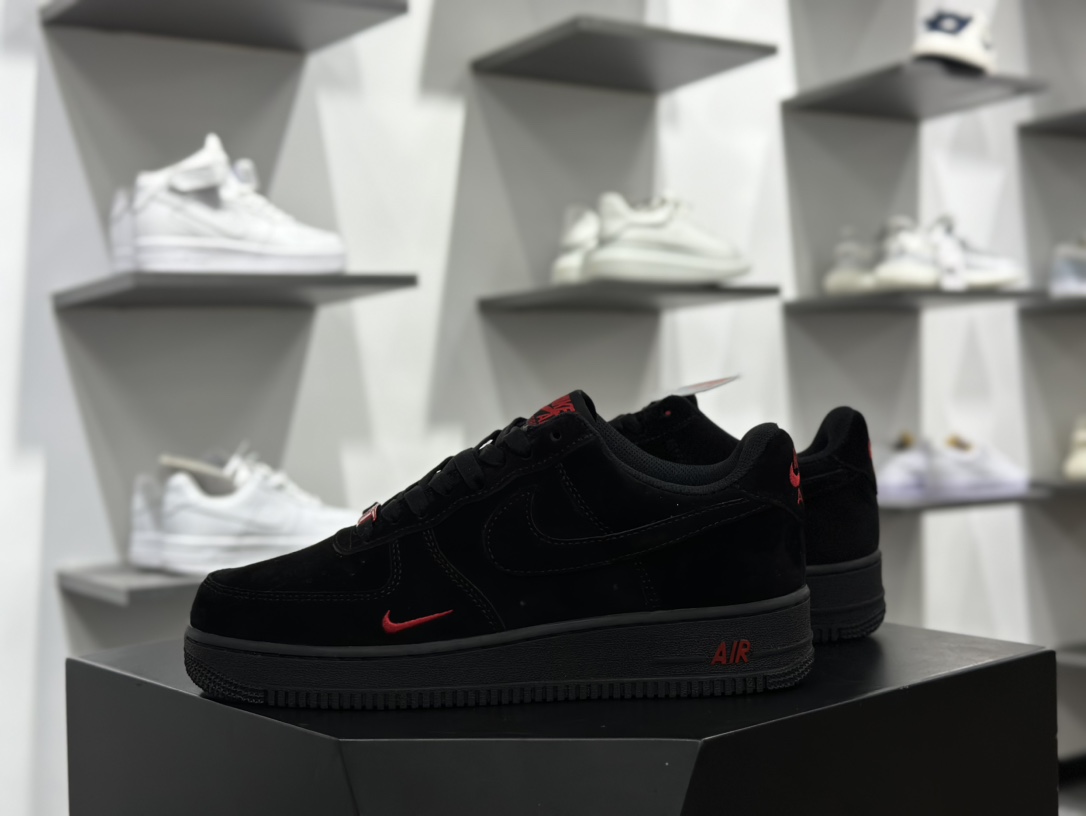 Air Force 1 Low ”By You” 麂皮黑红 3694N194