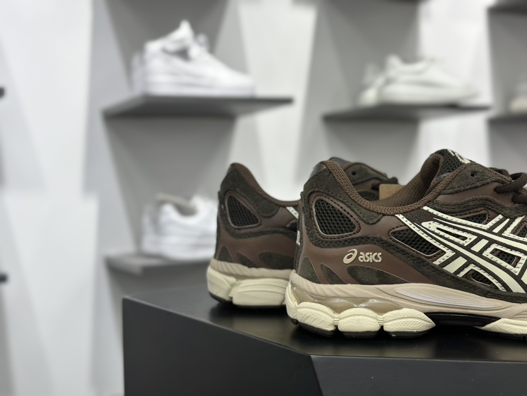 亚瑟士/ASICS Gel NYC轻量缓震休闲运动跑步鞋棕白色”1203A663-200