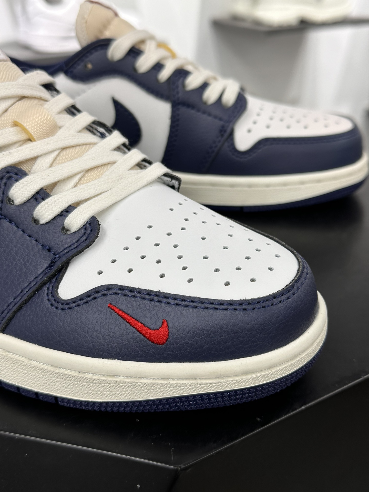 Air Jordan AJ1 Retro Low OG 低帮 白蓝红 HQ2993-100