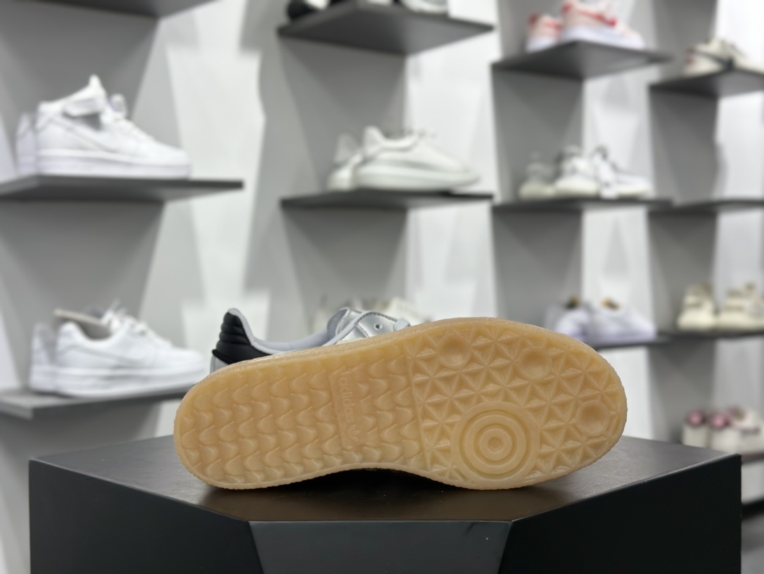 Adidas三叶草SAMBA VALENTNE 厚底休闲板鞋   IG5744