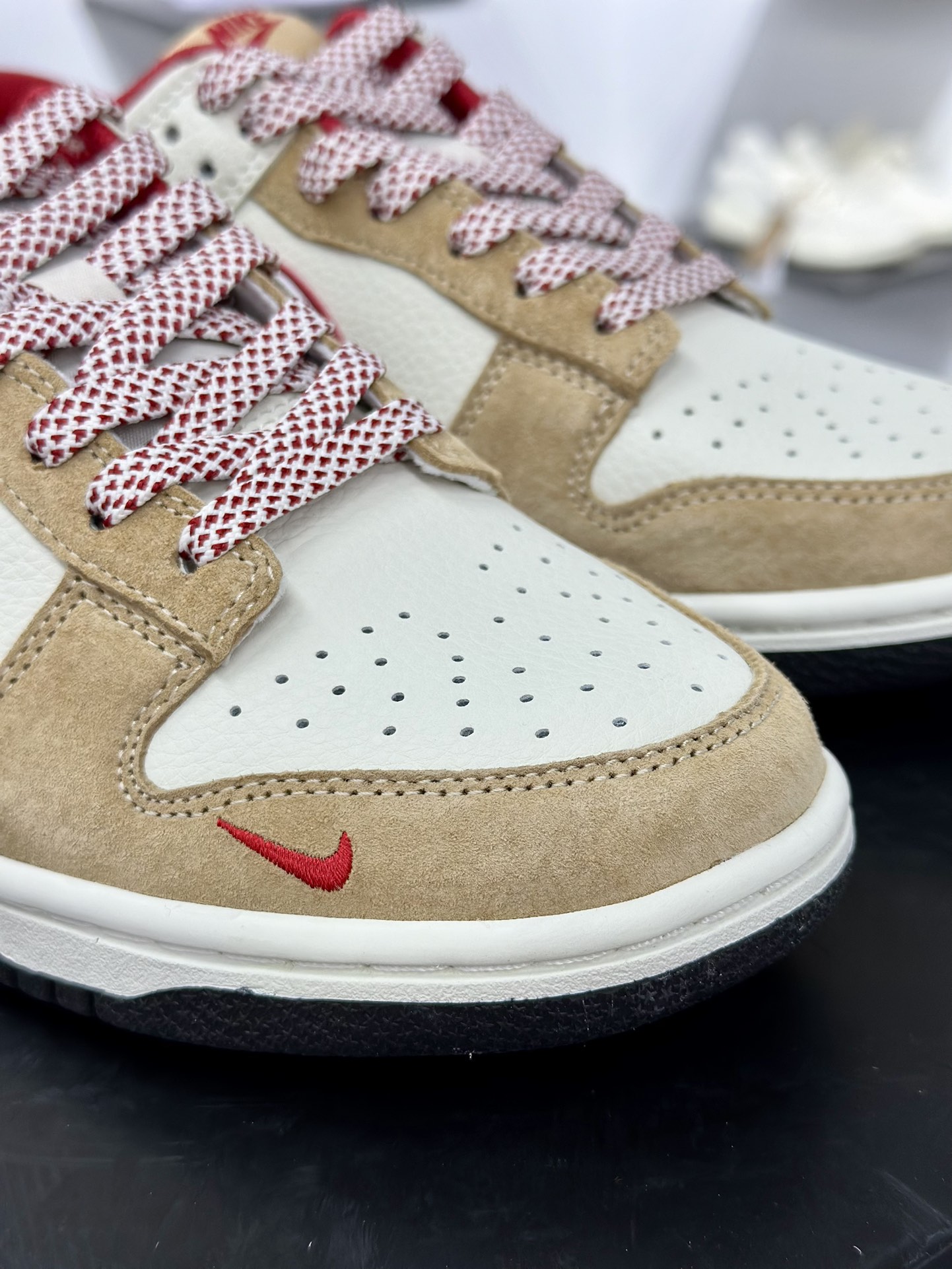 纪梵希/Givenchy x Nike SB Dunk Low”G4”扣篮系列低帮滑板板鞋“联名米白卡其红印面4G刺绣” DJ2024-119