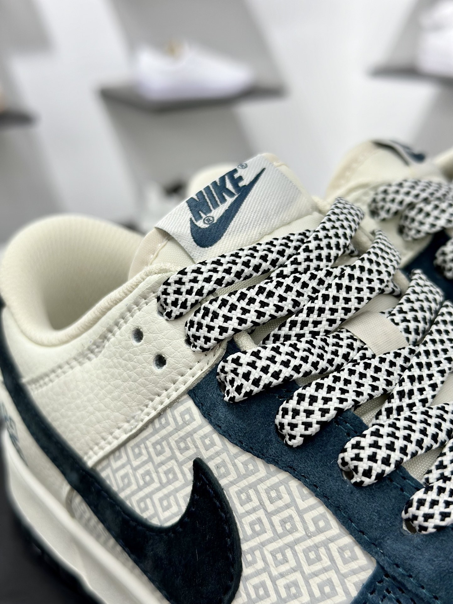 纪梵希/Givenchy x Nike SB Dunk Low”G4”扣篮系列低帮滑板板鞋“联名米白黑深蓝4G刺绣” DJ2024-123