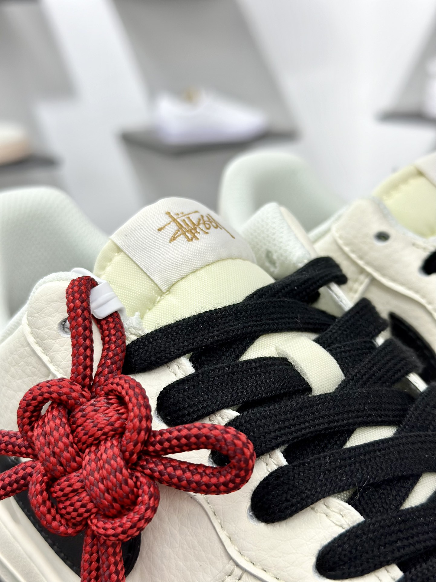 斯图西Stussy x Nike Air Force 1′07 Low”Stussy”空军一号板鞋“联名米白黑金斯图西刺绣” XZ6188-720
