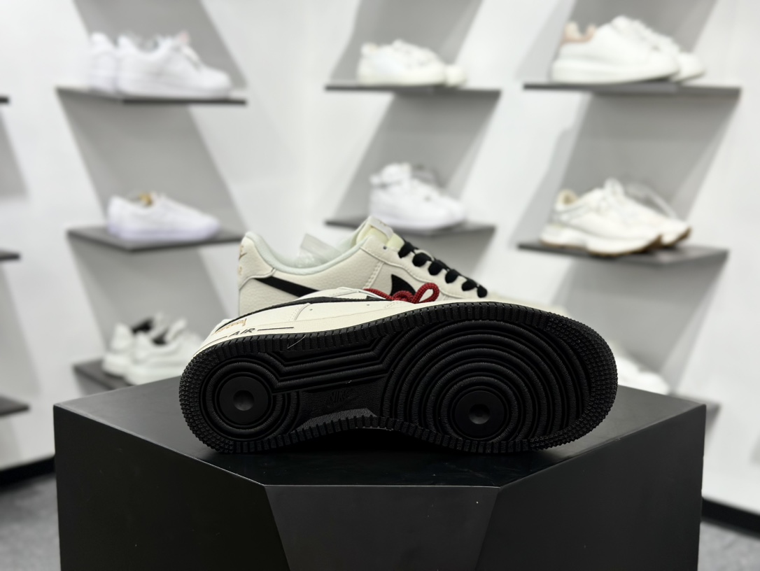斯图西Stussy x Nike Air Force 1′07 Low”Stussy”空军一号板鞋“联名米白黑金斯图西刺绣” XZ6188-720