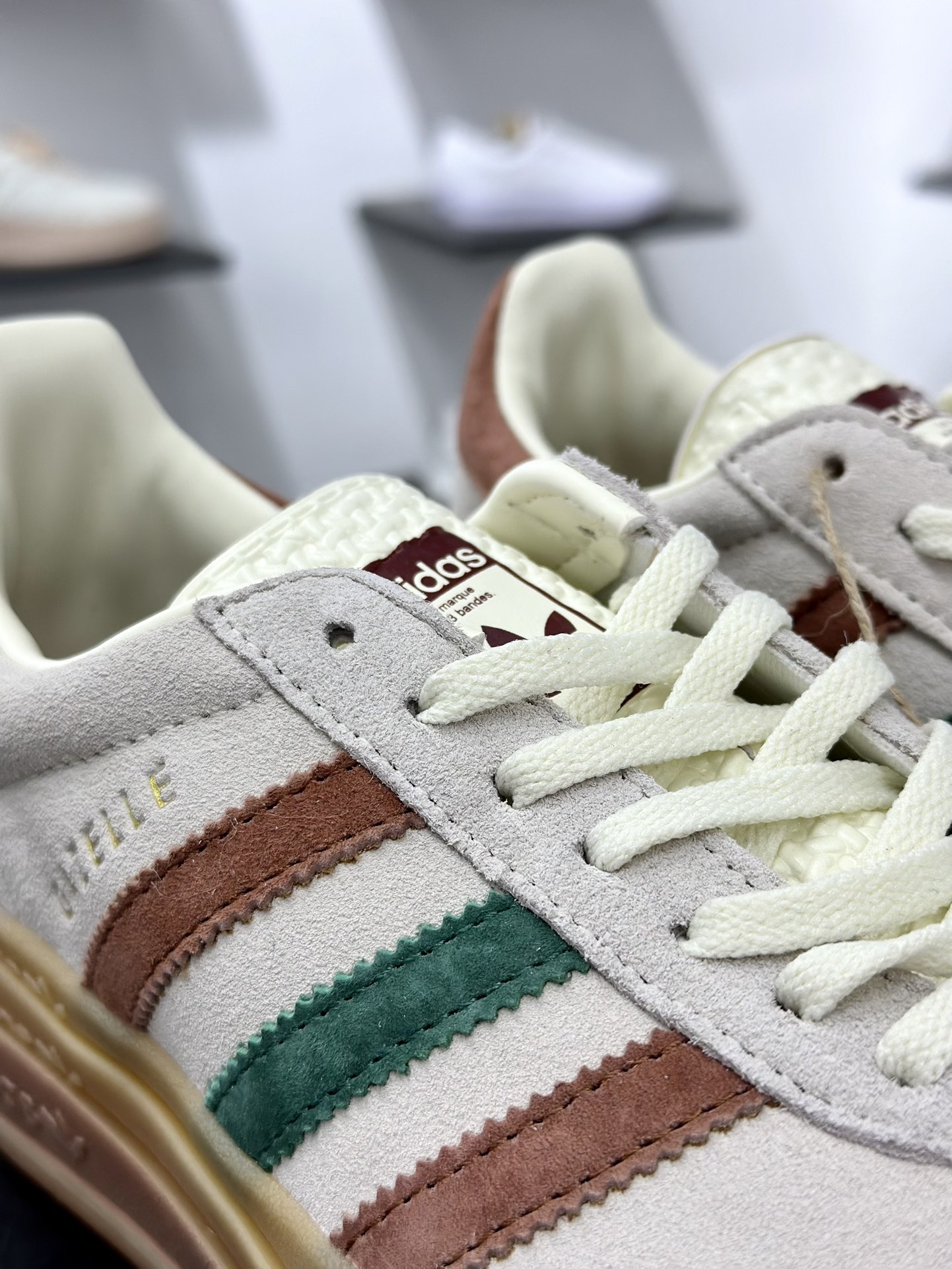 阿迪达斯Adidas Originals Gazelle Bold W 羚羊松糕系列低帮休闲运动板鞋“翻毛浅灰深绿酒红生胶底” IG3685
