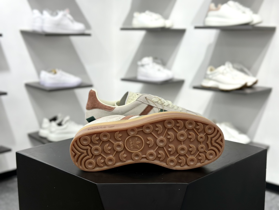 阿迪达斯Adidas Originals Gazelle Bold W 羚羊松糕系列低帮休闲运动板鞋“翻毛浅灰深绿酒红生胶底” IG3685