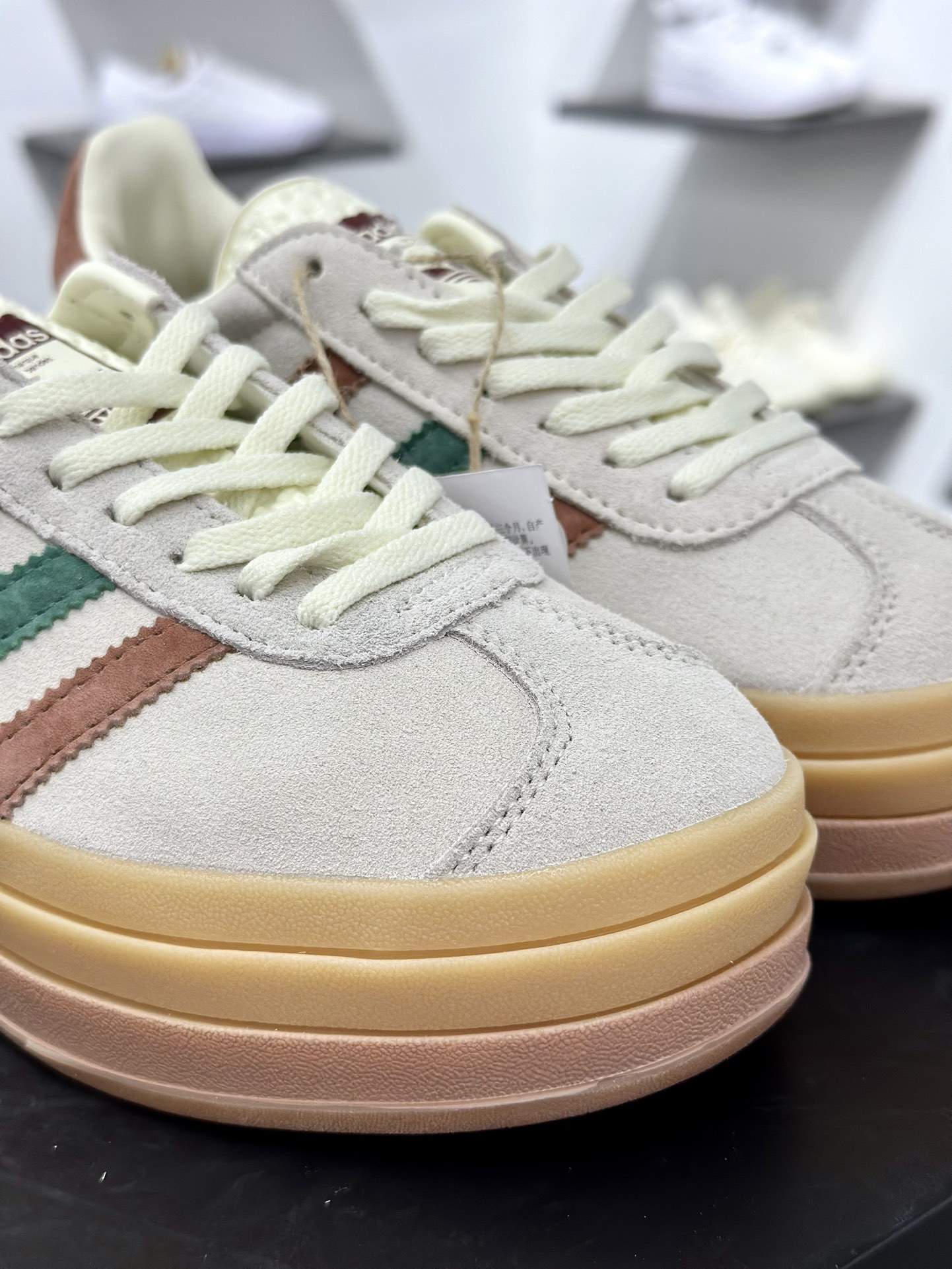 阿迪达斯Adidas Originals Gazelle Bold W 羚羊松糕系列低帮休闲运动板鞋“翻毛浅灰深绿酒红生胶底” IG3685