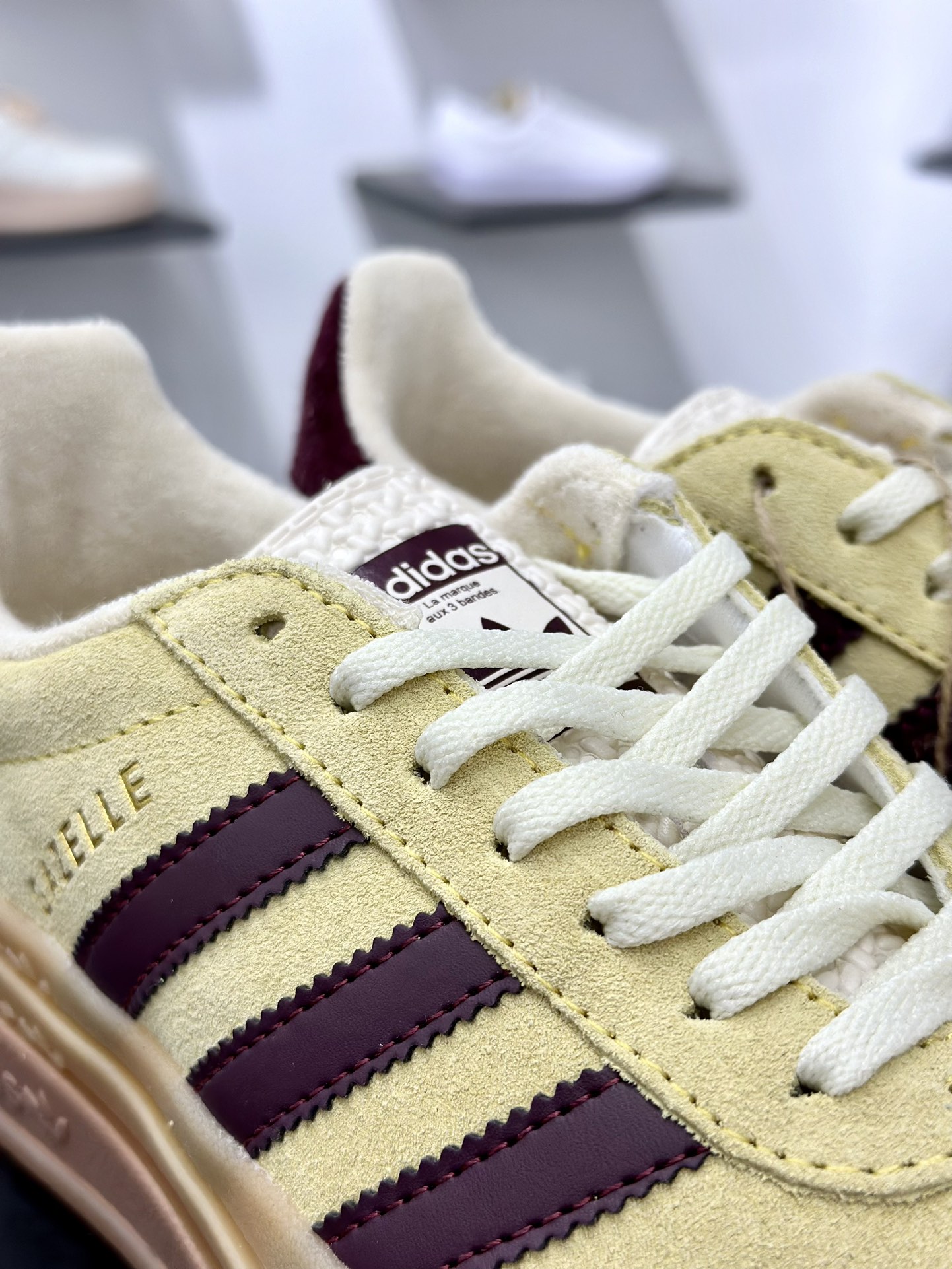 阿迪达斯Adidas Originals Gazelle Bold W 羚羊松糕系列低帮休闲运动板鞋“翻毛姜黄深褐生胶底” IF5937