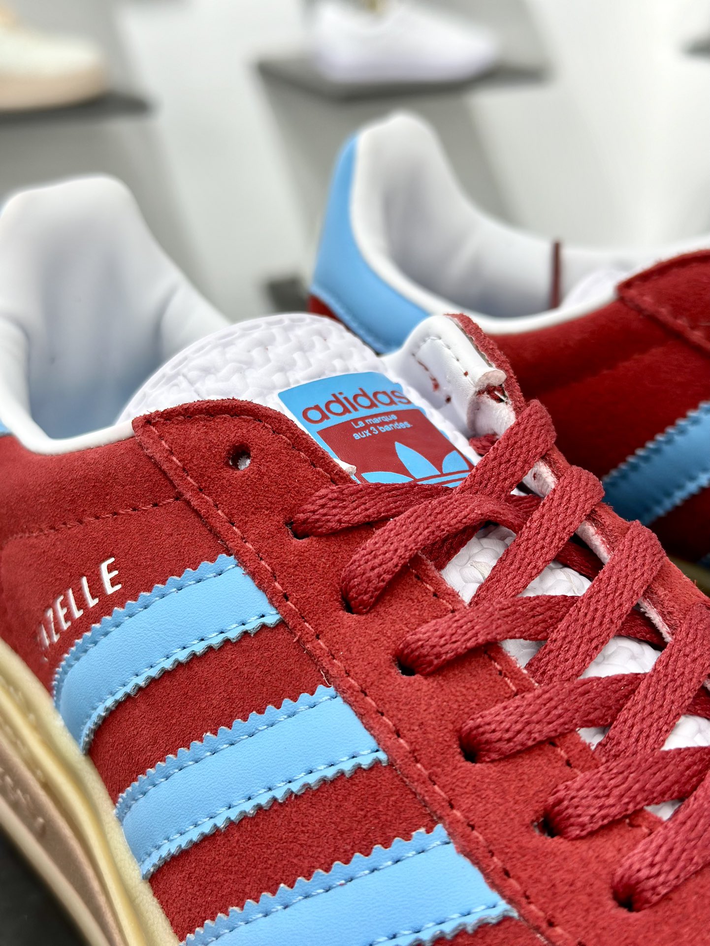 阿迪达斯Adidas Originals Gazelle Bold W 羚羊松糕系列低帮休闲运动板鞋“酒红米白蛇年限定” JQ5977