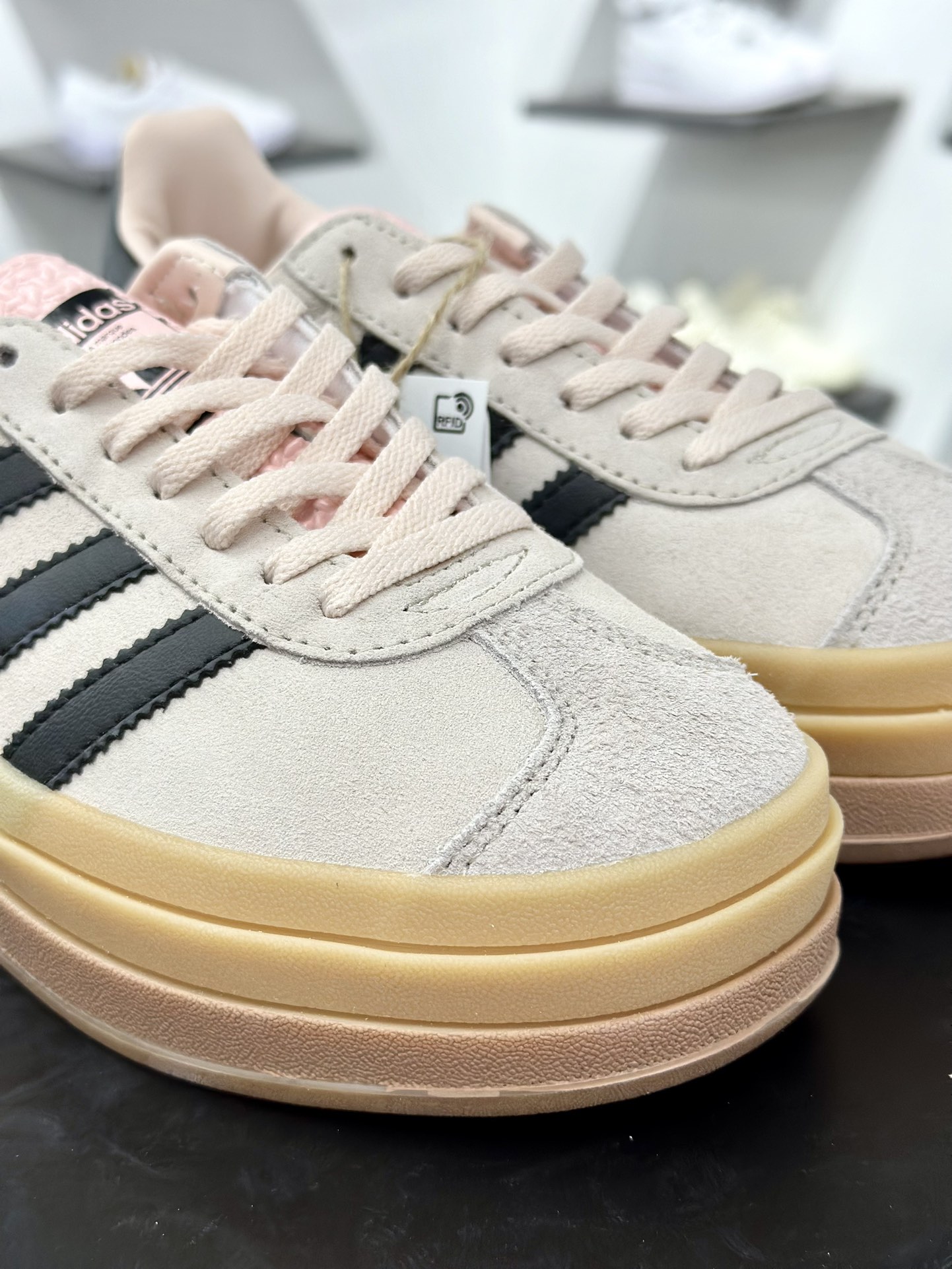阿迪达斯Adidas Originals Gazelle Bold W 羚羊松糕系列复古百搭厚底增高低帮板鞋“翻毛胭脂粉黑生胶底” IE0429