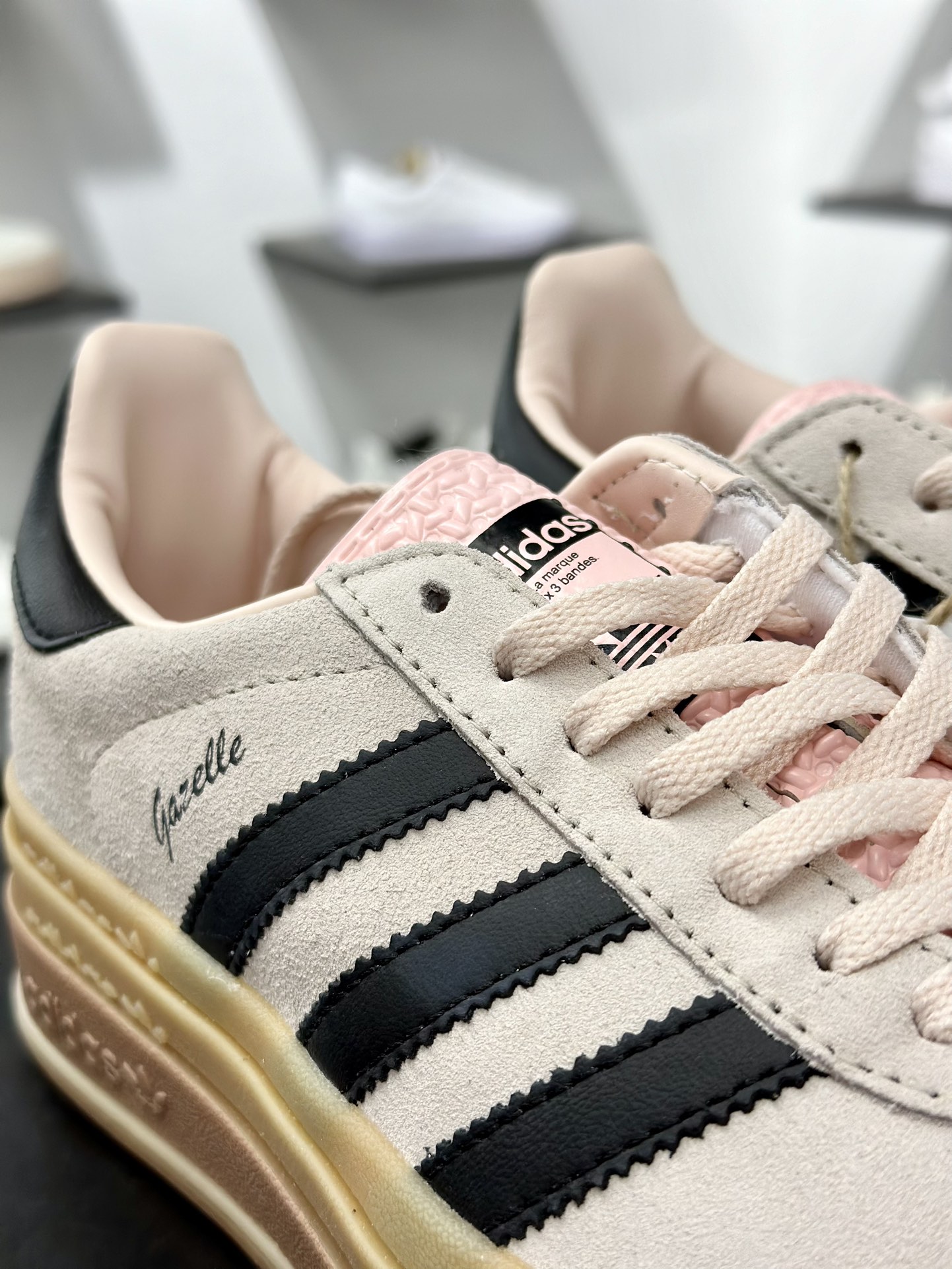 阿迪达斯Adidas Originals Gazelle Bold W 羚羊松糕系列复古百搭厚底增高低帮板鞋“翻毛胭脂粉黑生胶底” IE0429