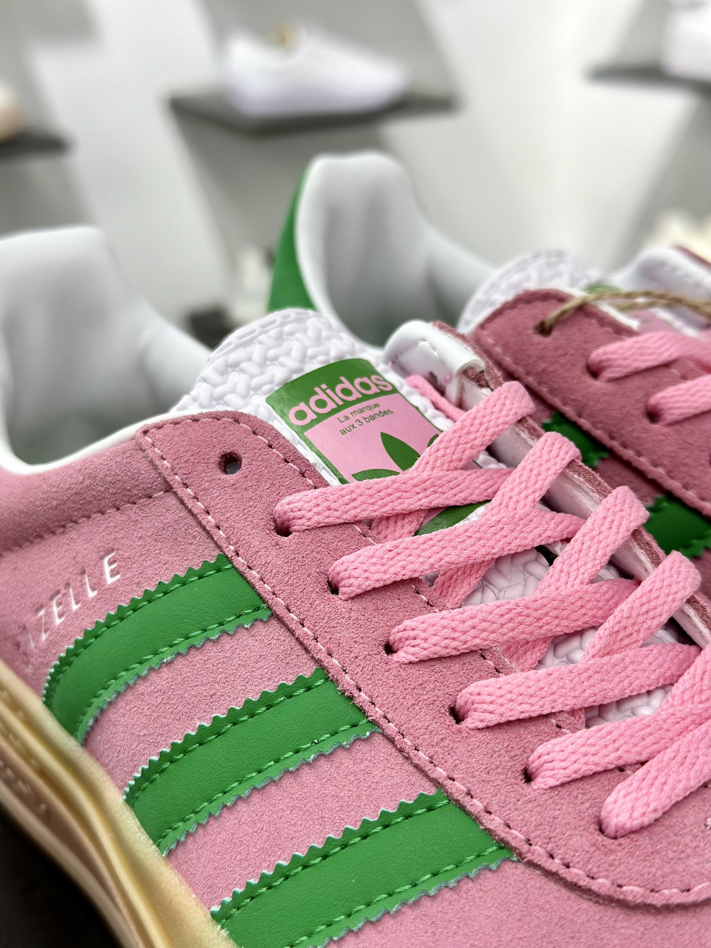 阿迪达斯Adidas Originals Gazelle Bold W 羚羊松糕系列低帮休闲运动板鞋“翻毛淡粉红绿生胶底” IE0420