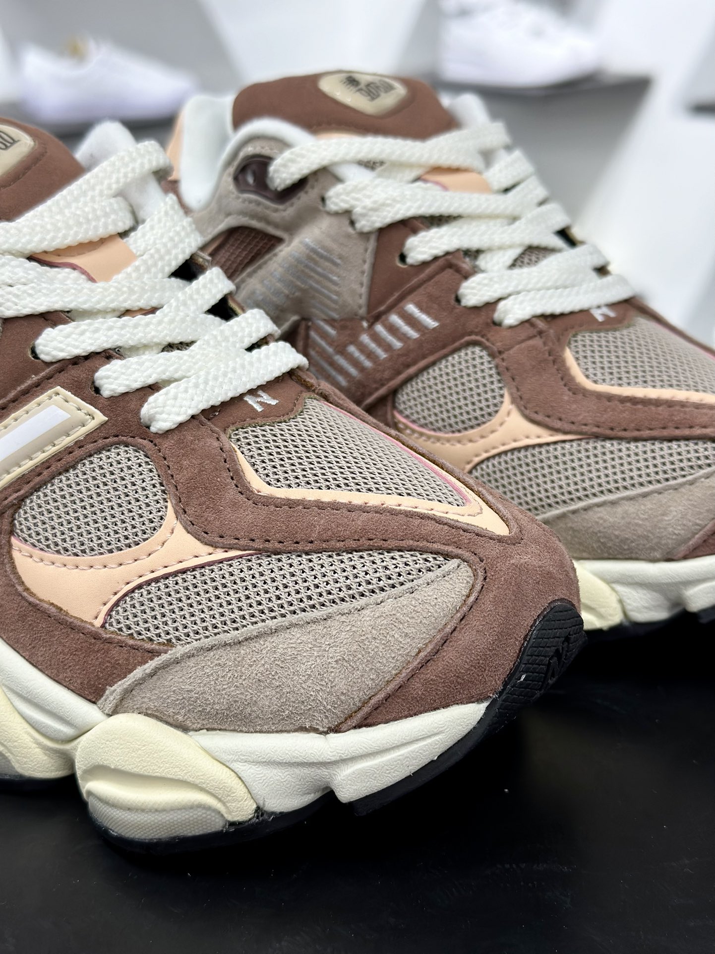 新百伦New Balance 9060”Salmon White”系列复古百搭跑步鞋“三文鱼粉米白” U9060EEH