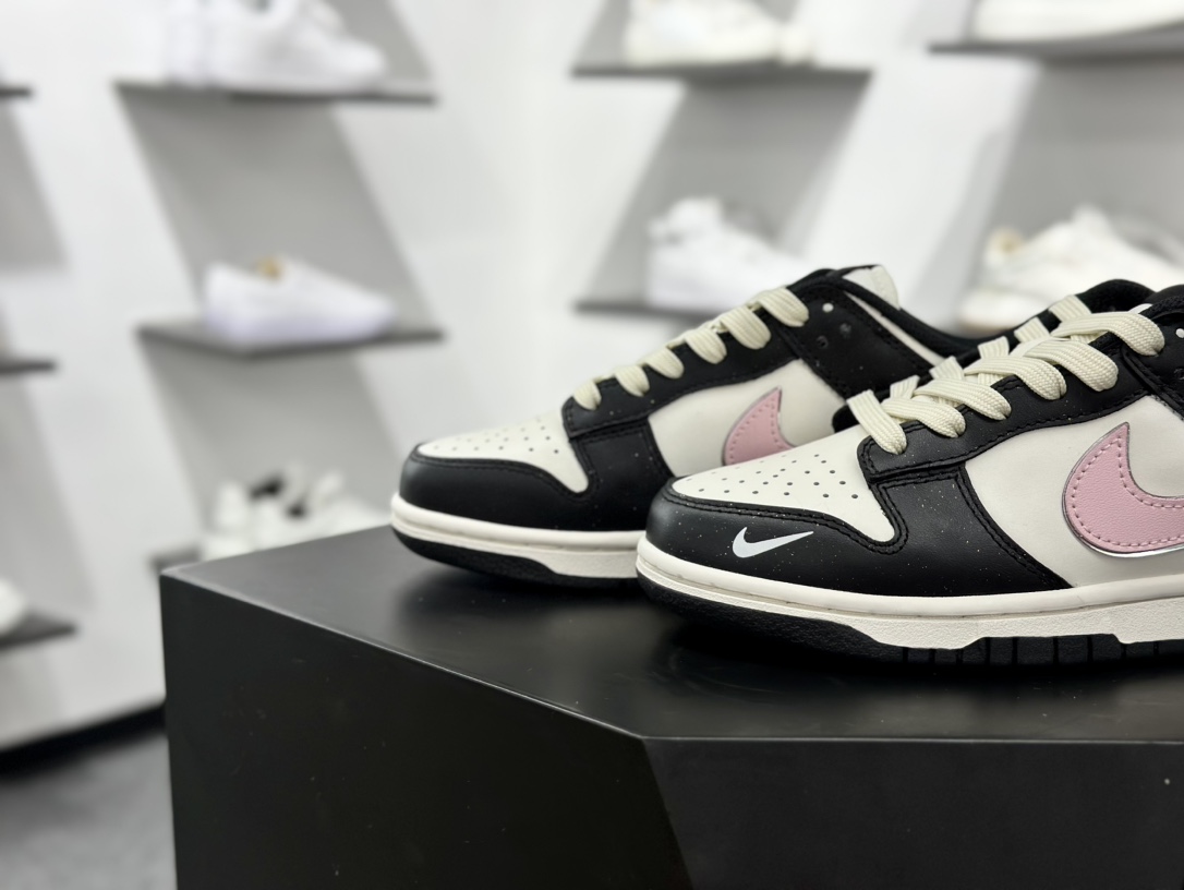 耐克Nike SB Dunk Low”Bow”扣篮系列低帮休闲运动滑板板鞋“黑米白复古粉蝴蝶结” BP1220-009