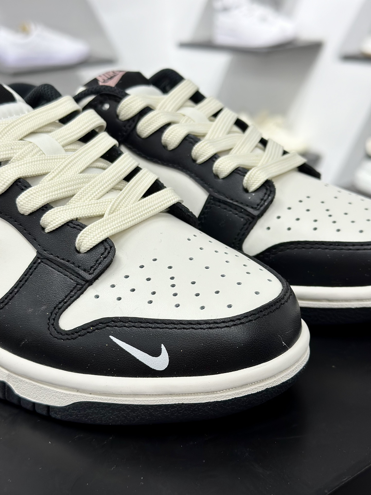 耐克Nike SB Dunk Low”Bow”扣篮系列低帮休闲运动滑板板鞋“黑米白复古粉蝴蝶结” BP1220-009