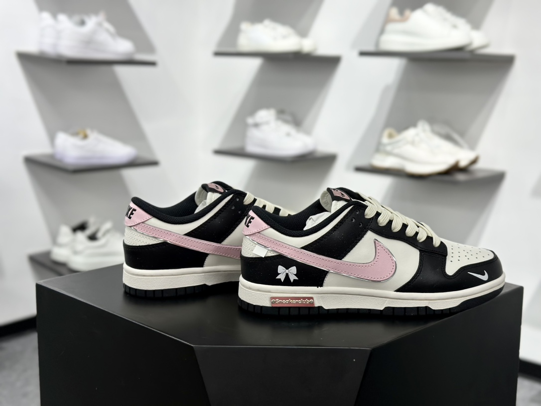 耐克Nike SB Dunk Low”Bow”扣篮系列低帮休闲运动滑板板鞋“黑米白复古粉蝴蝶结” BP1220-009