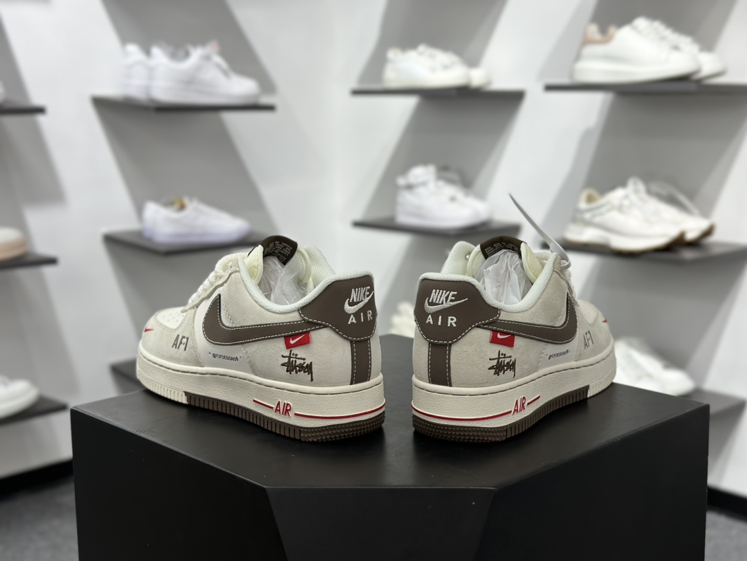 斯图西Stussy x Nike Air Force 1′07 Low”Stussy”空军一号板鞋“联名米白红木棕斯图西刺绣” SJ6698-025