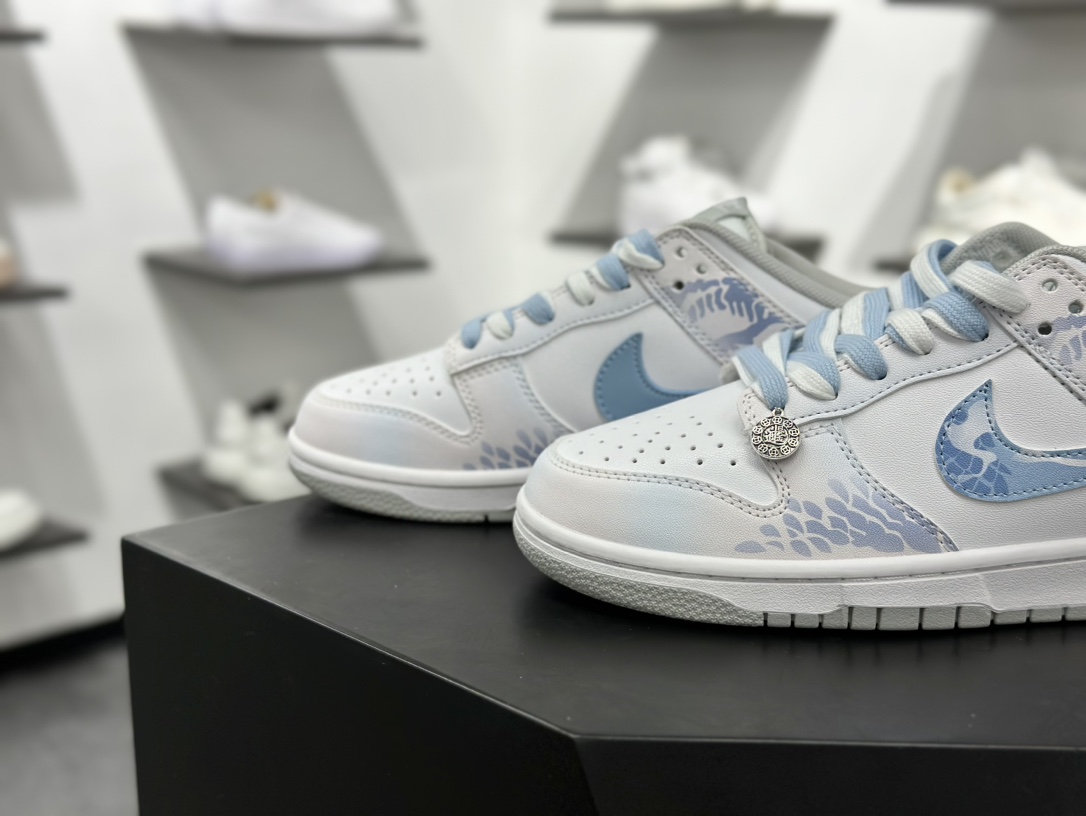 耐克Nike SB Dunk Low”Year of the Snake”扣篮系列低帮休闲运动滑板板鞋“白蓝灵蛇之珠年限定” DD1391-103